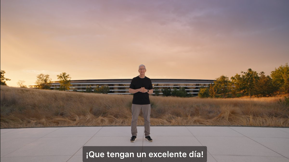 MxApple's tweet photo. Este es el nuevo iPhone 15 Pro. Listos para ordenar este viernes y disponibles el 22 de Septiembre. El mismo precio para el 15 Pro y 100 USD más para el 15 Pro Max. #AppleEvent Así Tim Cook despide el evento. https://t.co/STZmNkkd3W