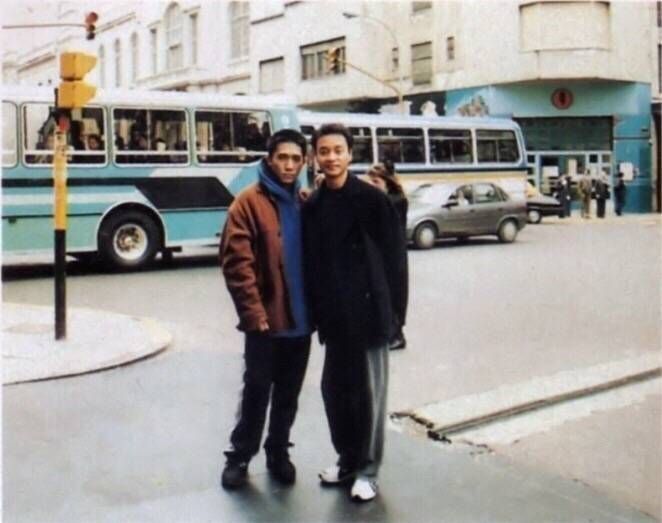 taesdawn26's tweet photo. tony leung and leslie cheung on the set of happy together (1997) https://t.co/BTbVInGfgC