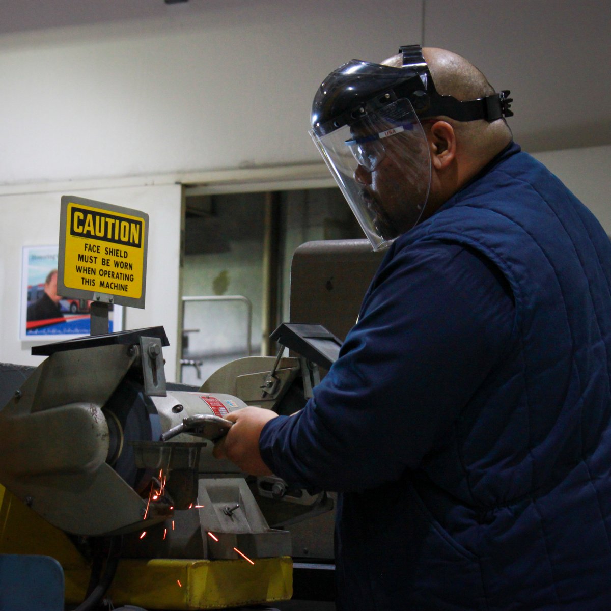 SamTrans's tweet image. Behind the scenes at #SamTrans maintenance:

We pride ourselves on having some of the most talented and dedicated individuals on our mechanics and utility workers team. Our instructors are here to help you tackle it all, from our engines right down to nuts and bolts.