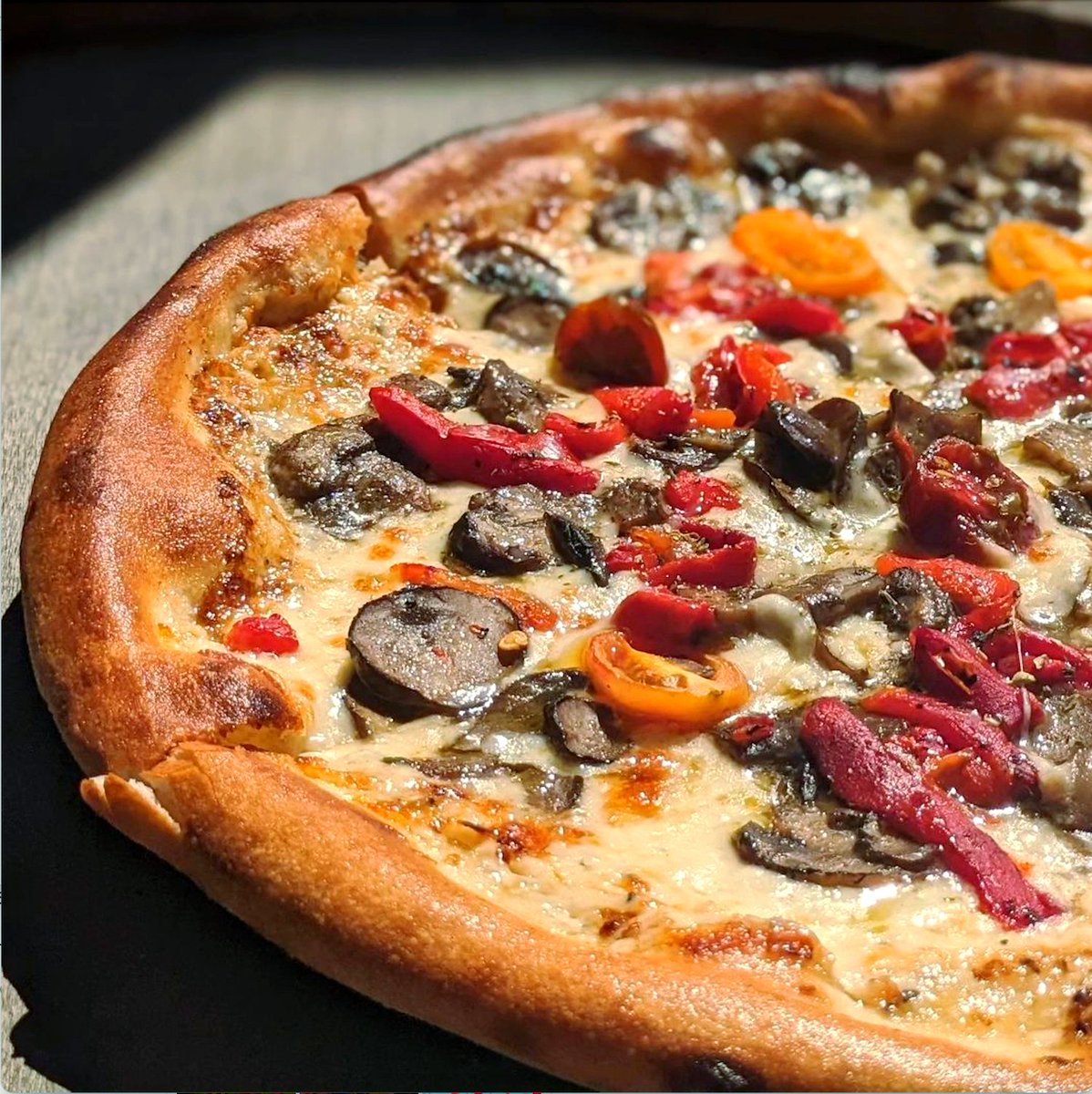 There is always time for pizza! 🍕Try the all new "General Caesar" Pizza @torontovivoli. A fresh pie curated by one of their many talented chefs. 

#tolittleitaly #littleitalytoronto ⁠#littleitalyto #tiamolittleitaly #visitlittleitalytoronto⁠