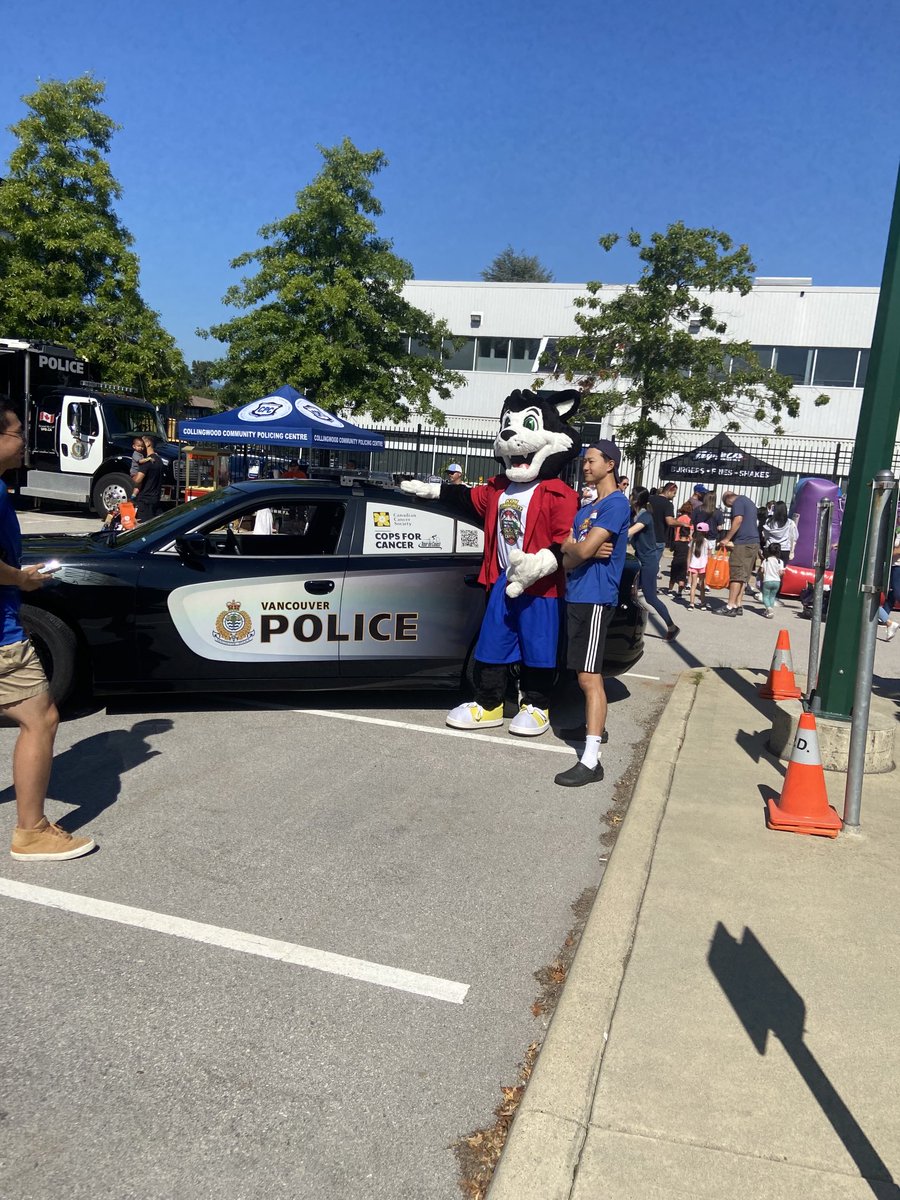 grancroft's tweet photo. On a gorgeous Saturday Sept 9 was family day at Gravely. Fire Dept, Ambulance, and many officers, attended many kids &amp; Grandkids were there. ⁦@LAMD7989⁩ ⁦@VPDDiversity⁩ ⁦@RoadSafety_Paul⁩ ⁦@VPDHorses⁩ ⁦@VPDTrafficUnit⁩ ⁦@Granvillecpc1⁩ https://t.co/TLkVRmqHgW