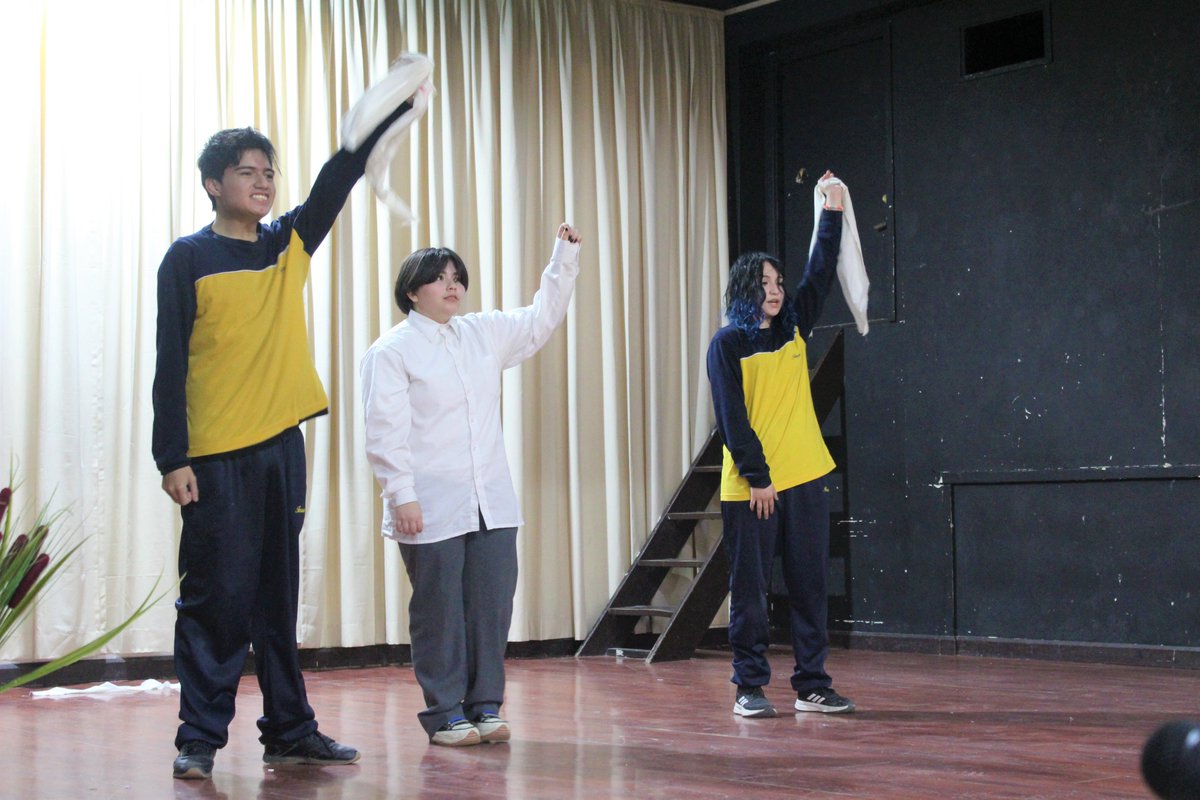 En el Insuco #PuntaArenas, seremis <a href="/michellepeutat/">Michelle Peutat</a>, <a href="/seremieduc_XII/">Seremi de Educación Región de Magallanes</a>, <a href="/culturasmag/">Culturas Magallanes</a> y otras autoridades encabezan lanzamiento de libro y apertura de página web de Fundación Poeta Aristóteles España, para recuperar memoria histórica de destacado escritor regional a #50AñosDelGolpe.