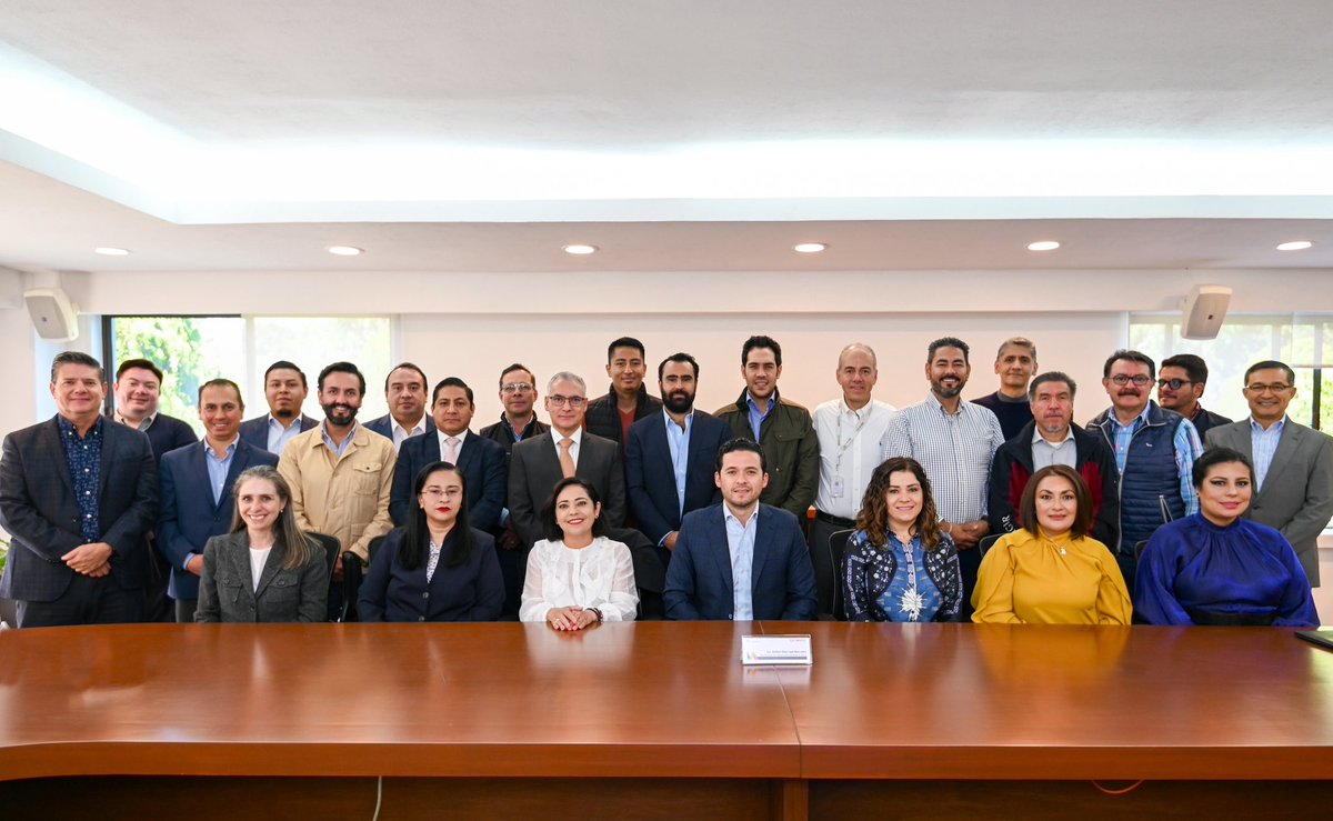 ¡El tiempo pasa volando! Hoy le agradecí a los distintos titulares de la SEDUO por 6 años de dedicación. Detrás de cada uno hay muchos servidores públicos serios y profesionales. Me voy muy orgulloso de este gran equipo, de sus historias y resultados.