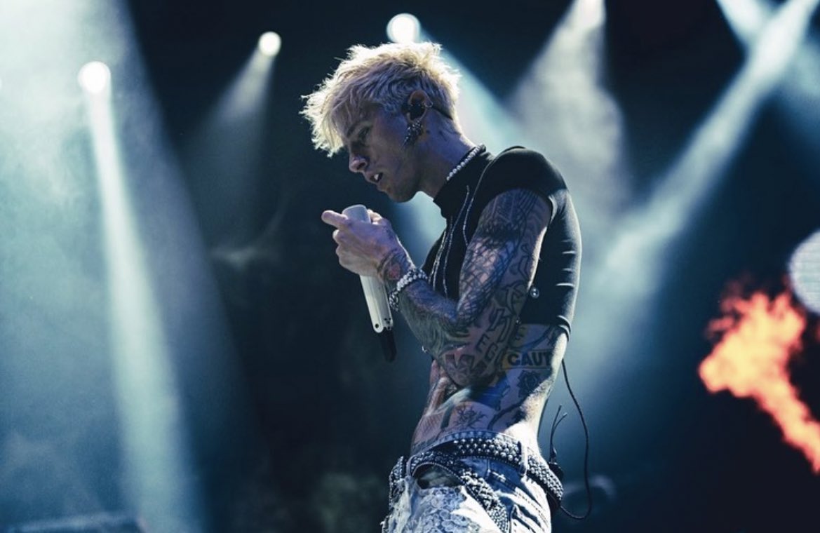 mgk__italia's tweet photo. 📍 Mohegan Sun Arena
@machinegunkelly 
📸 jessfuentesphoto https://t.co/5Welavzxtb