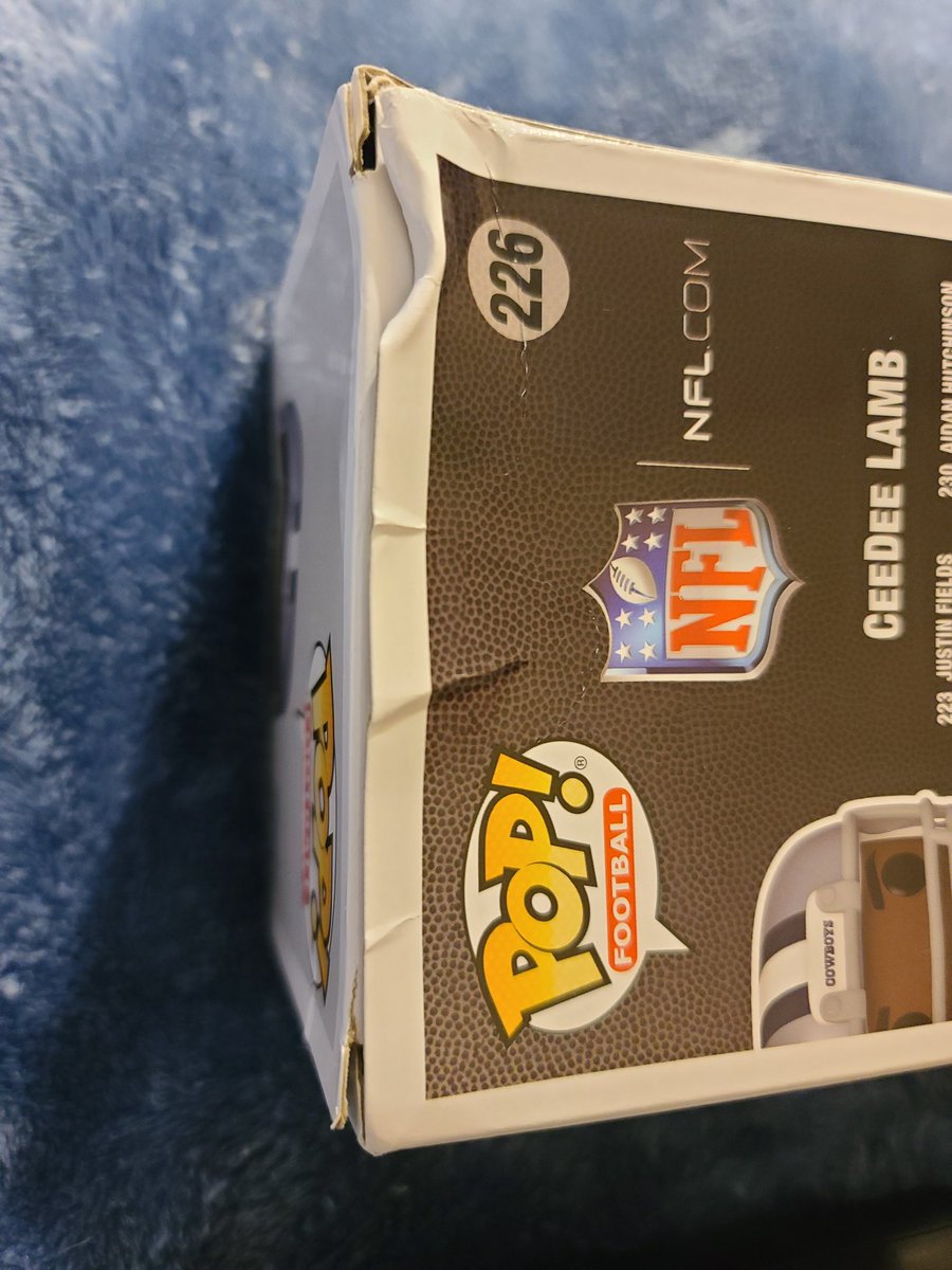 star_warner's tweet photo. Tried to reorder the CeeDee Lamp @OriginalFunko Pop from the Cowboys Pro Shop, and it arrived in a bag and smashed again. 😠 Why don't these stores know how to package collectibles? #funko #dallascowboysproshop https://t.co/BWOxbtsKkQ