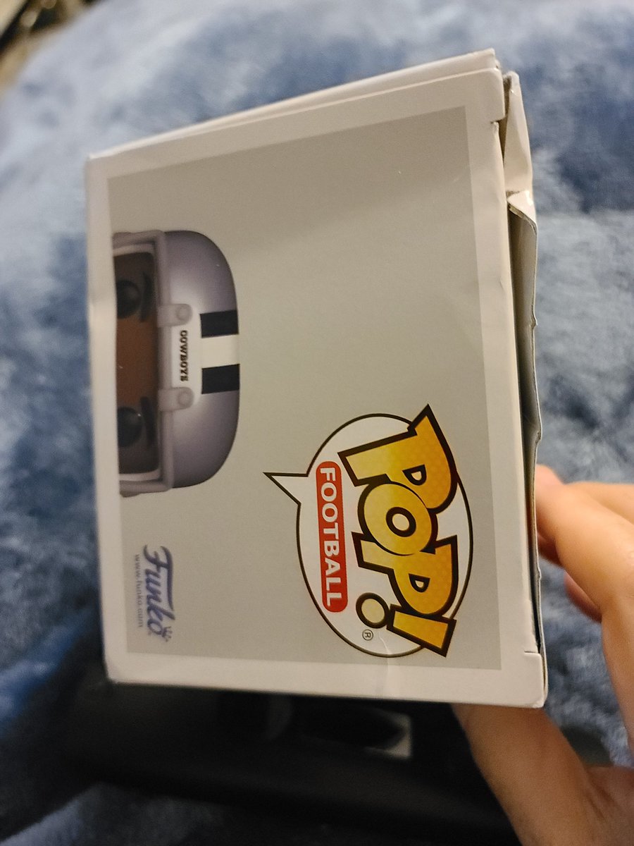 Tried to reorder the CeeDee Lamp <a href="/OriginalFunko/">Funko</a> Pop from the Cowboys Pro Shop, and it arrived in a bag and smashed again. 😠 Why don't these stores know how to package collectibles? #funko #dallascowboysproshop