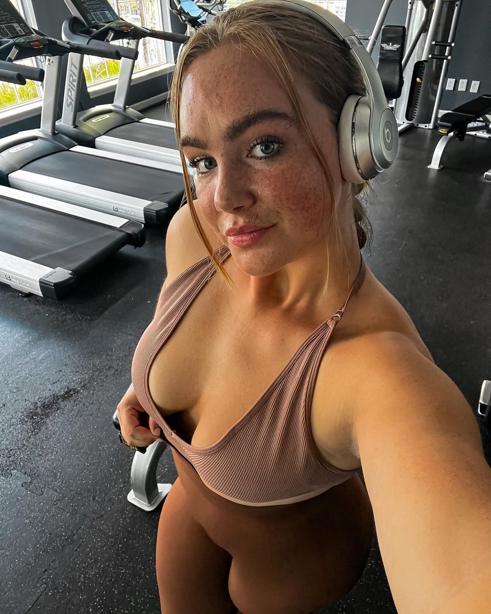 gymxplus's tweet photo. Autumn leggings🍂🍁🤎
•
©️Credit ig @jillian.rrocco
•
#leggingstrackers #bootyleggings #bootyworkout #bootygainz #bootylift #workout #workoutmotivation #workoutvideos #fitness #fitness #fitnessmotivation #fitnessmodel #fitnessmotivation #fitnessgirl #gym #gymlife #gymmotivation https://t.co/U04EqzKxsi