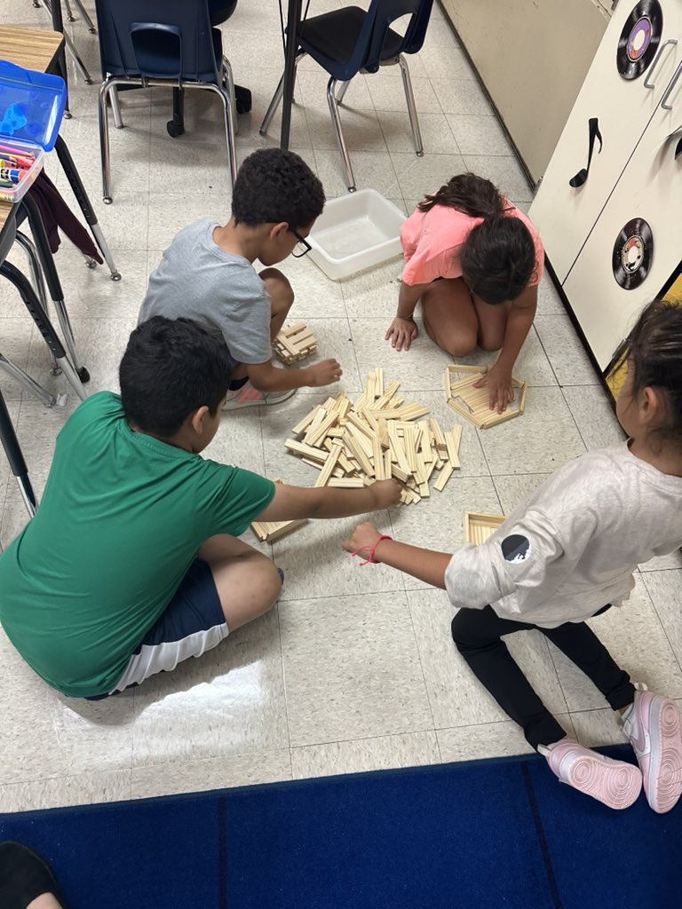 Day 🤘🏻of our Poetry Jam!! What better way to learn the structure of a poem than building structures ourselves. #kimballes #poteetstrong #poetry #readingisfun