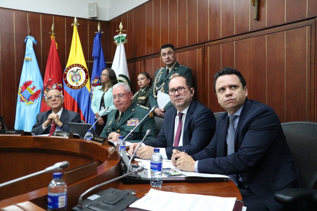 Comision 2a , en debate de la política pública de seguridad y La Paz como derecho fundamental .