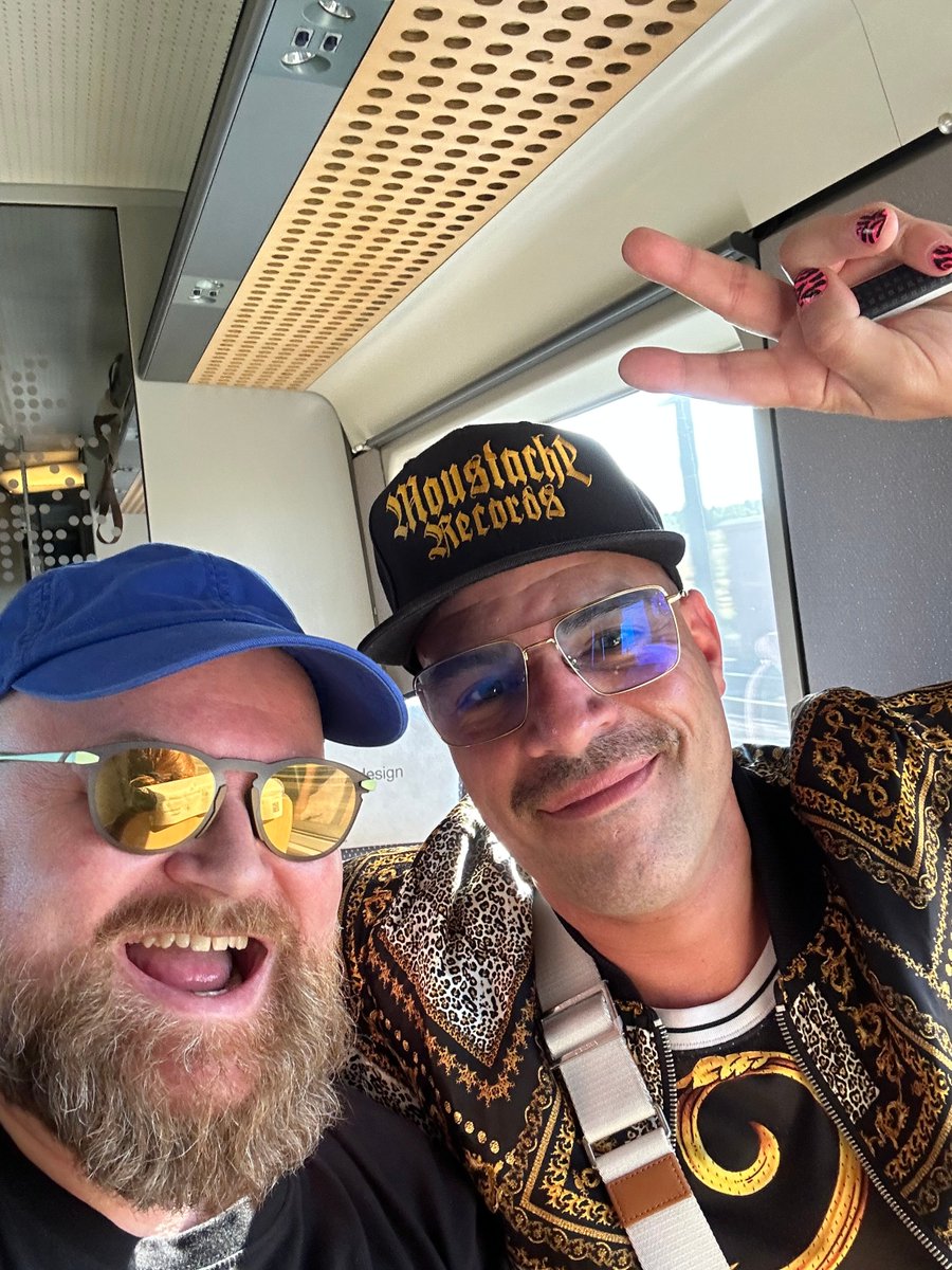 Just uploaded the recording of <a href="/skatebard/">daniel alencar</a> and <a href="/davidvunk/">David Vunk</a> 's recent set at <a href="/jaegeroslo/">Jæger Oslo</a> ! soundcloud.com/skatebard/skat…