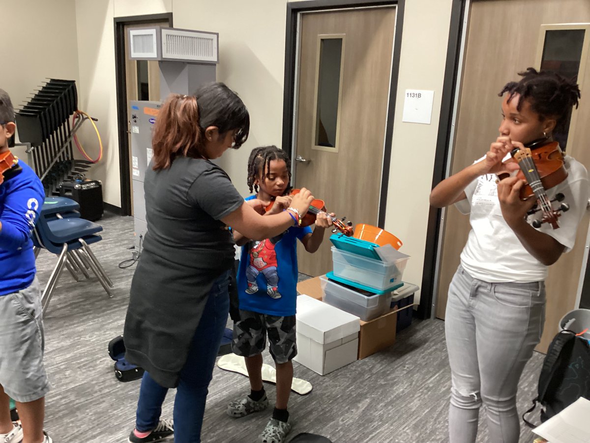 Helping each other in Orchestra! <a href="/HumbleISD_NBE/">North Bend Elementary</a>