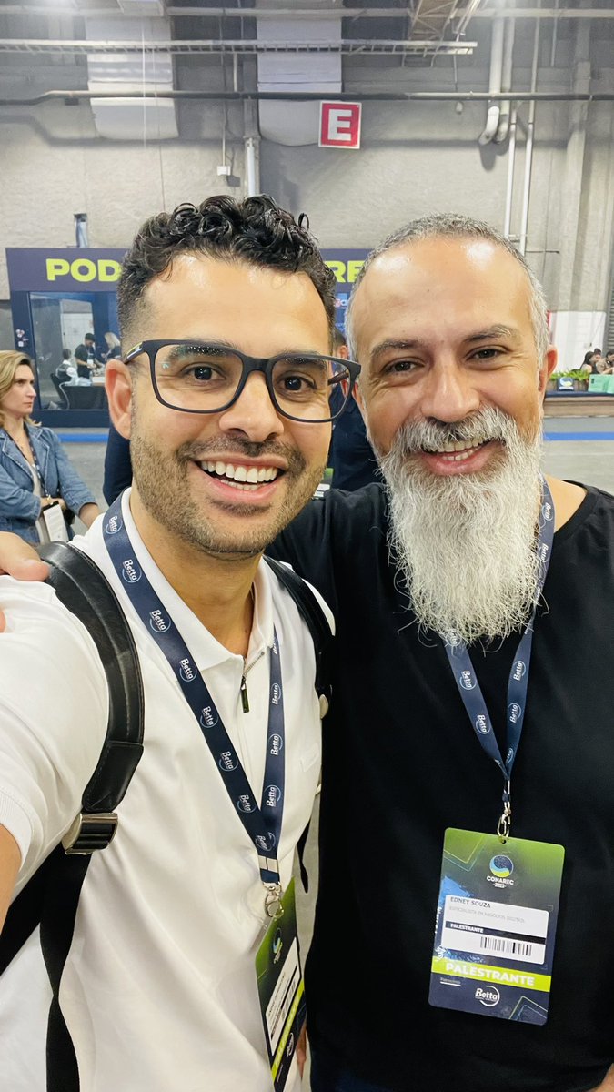 O primeiro evento de social media que eu fui aqui em SP um dos palestrantes era o <a href="/interney/">Edney Souza 🧙‍♂️</a> 

E isso foi lá em 2011.

Época boa do Social Media Brasil 

Hoje encontrei com ele aqui.

<a href="/Conarec/">CONAREC</a>