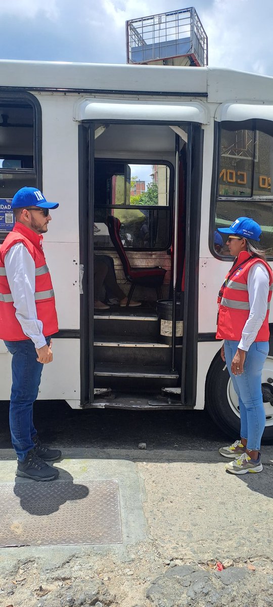 tuseguridadesim's tweet image. #Sep12| Funcionarios de la @ORMinDefensa Supervisaron La Parada Chacaíto a fin de cumplir lo establecido en Gaceta Oficial protegiendo al pueblo de altas tarifas.
#MaduroEsProtecciónSocial