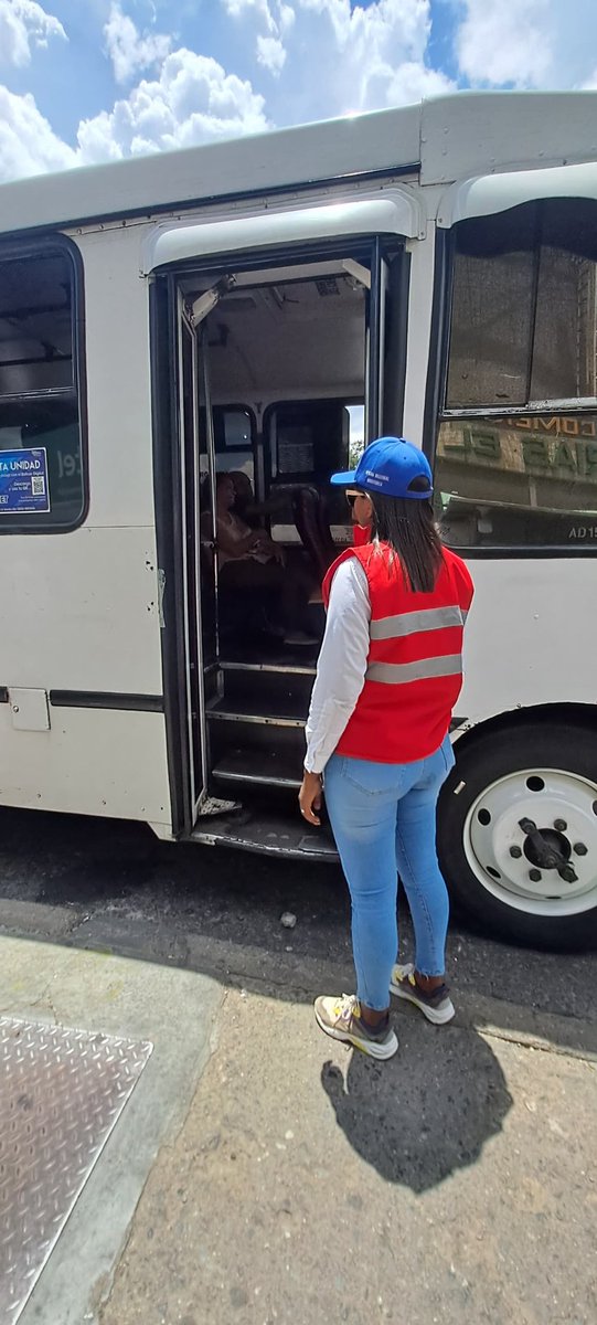 tuseguridadesim's tweet image. #Sep12| Funcionarios de la @ORMinDefensa Supervisaron La Parada Chacaíto a fin de cumplir lo establecido en Gaceta Oficial protegiendo al pueblo de altas tarifas.
#MaduroEsProtecciónSocial