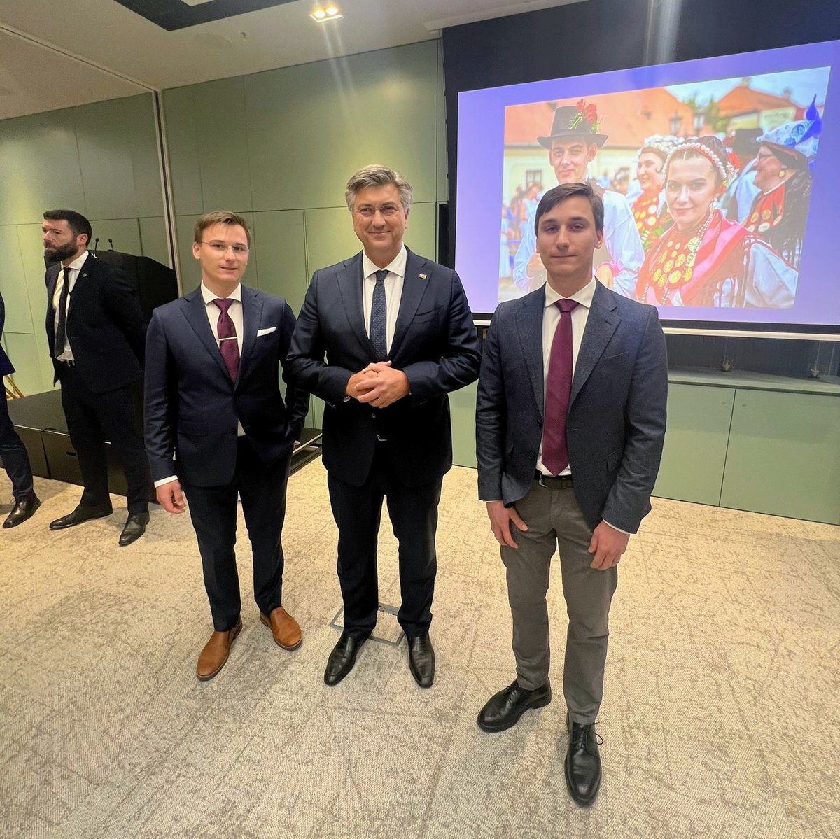 Jay Bobinac (@bobinacjay) on Twitter photo Great to meet the Croatian Prime Minister <a href="/AndrejPlenkovic/">Andrej Plenković</a>, who is doing a good job on progressing Croatia's integration in <a href="/europeanunion/">European Union</a> , <a href="/NATO/">NATO</a> and beyond.
Many thanks to the #Croatian Ambassador, Davor Vidiš. Humbling to be an example of a #croatian national.
<a href="/HRT/">HRT</a> Great to meet the Croatian Prime Minister <a href="/AndrejPlenkovic/">Andrej Plenković</a>, who is doing a good job on progressing Croatia's integration in <a href="/europeanunion/">European Union</a> , <a href="/NATO/">NATO</a> and beyond.
Many thanks to the #Croatian Ambassador, Davor Vidiš. Humbling to be an example of a #croatian national.
<a href="/HRT/">HRT</a>