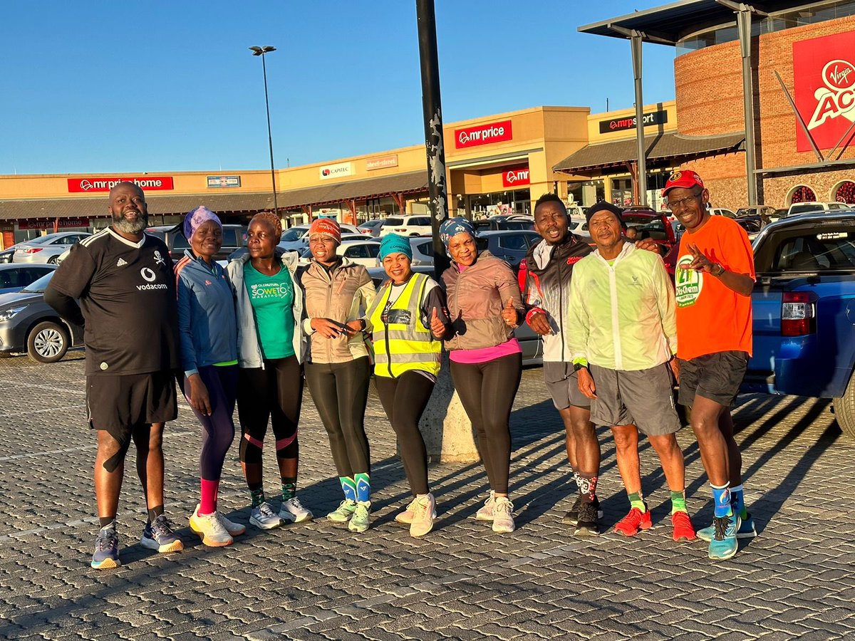 MidrandCrew's tweet photo. We woke up and brave the cold.. Speed session was lit 🔥 today. #RunningWithTumiSole #FetchYourBody2023 #FetchYourFitness #Midcrew #MarathonqualifierSeason https://t.co/oqI8nyzQBU