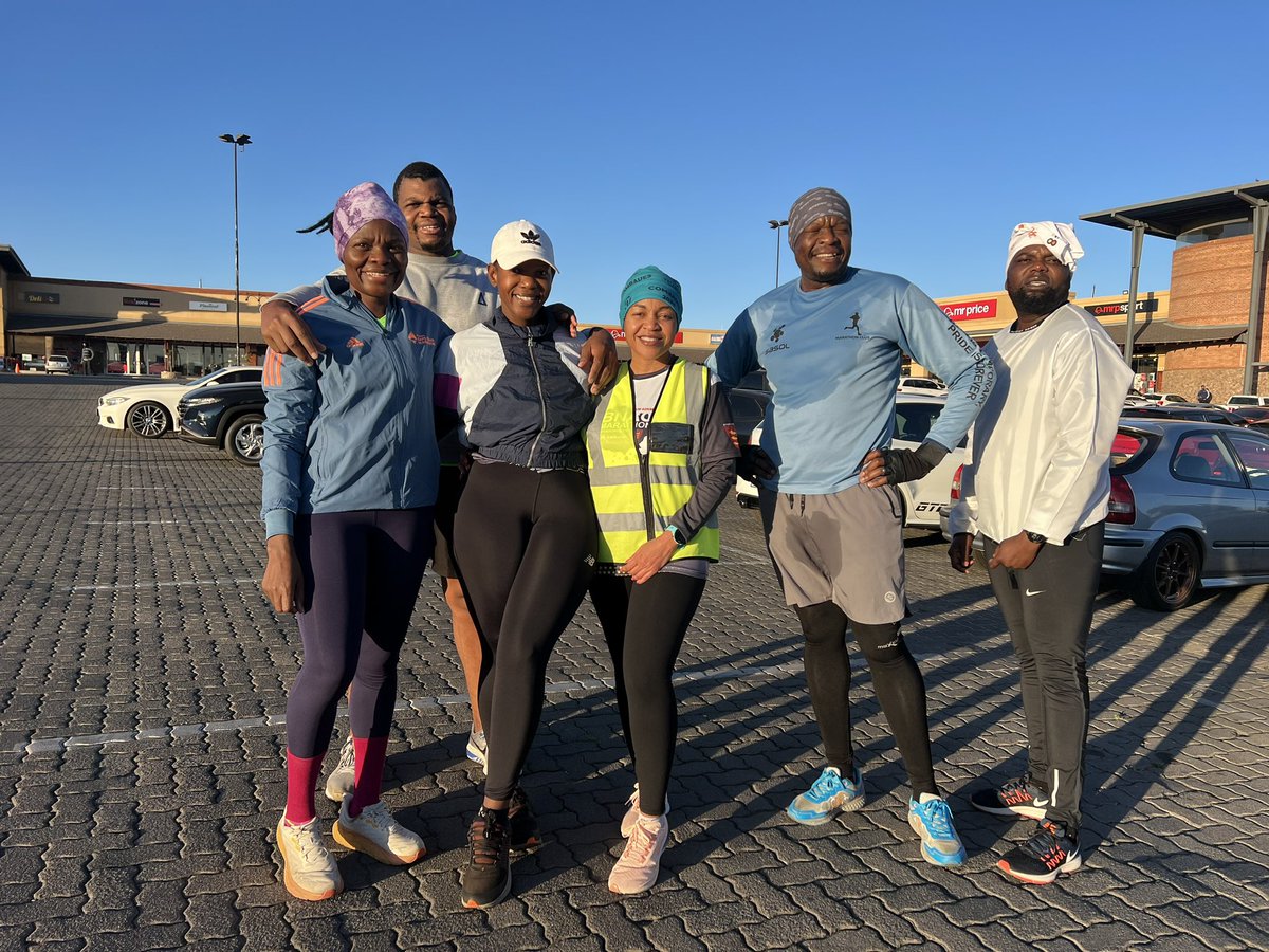 MidrandCrew's tweet photo. We woke up and brave the cold.. Speed session was lit 🔥 today. #RunningWithTumiSole #FetchYourBody2023 #FetchYourFitness #Midcrew #MarathonqualifierSeason https://t.co/oqI8nyzQBU