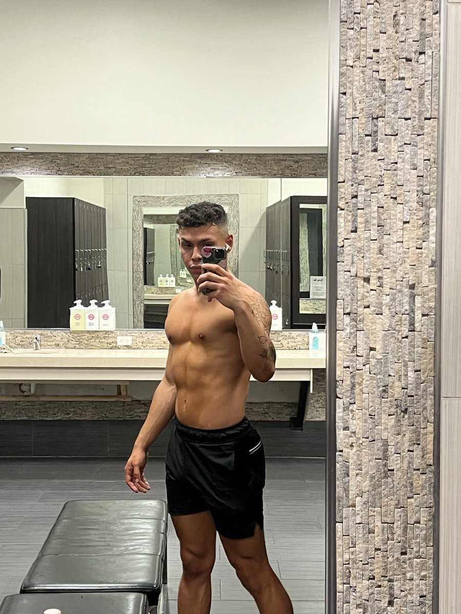 theeonlyev's tweet photo. body doooo https://t.co/DZeU04lqVR