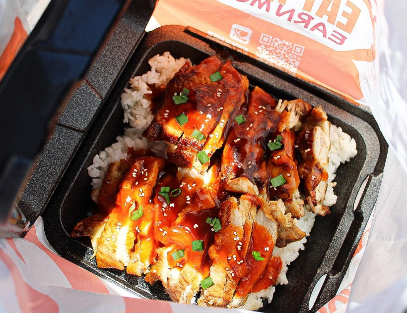 Yoshinoya's tweet photo. Grilled Habanero Chicken 🤝🏼 Grilled Teriyaki Chicken
Name a better duo. 😎🍚🥢
#yoshinoya #yoshinoyaamerica #teriyakichicken #nationalchickenmonth #habanerochicken #grilledhicken #chickenbowl #ricebowl #japanesekitchen https://t.co/zC5iOJSLy1