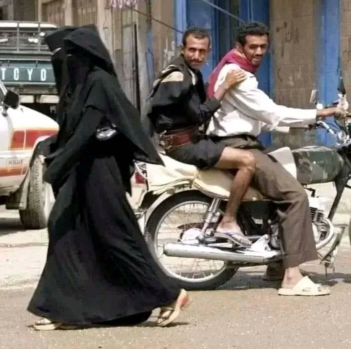 Kadini saklayan, ozgurlugunu kisitlayan, cezalandiran, cinselligi baskilayip tabu haline getirmis toplumlarda asil problem kadinlar degil erkeklerdir. Iyilik, dogruluk, ahlak ve erdem sahibi olmadan dini dogmalarla yasayan toplumlar hayvani icgudlerin esiri olarak yasamaya mahkum