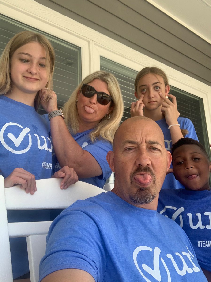 HoneyKatieLynn's tweet photo. Lucky 7…weeks until you’re done with this 💩 chemo @CoachRob78 !
We 💙 you and Team Robertson. Hang in there! #goodbyecancer #checkyourcolon #blueforbill https://t.co/O7q5SVhzGz