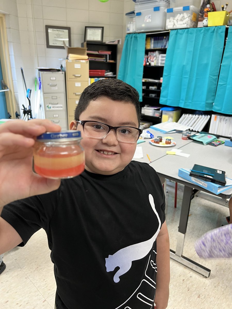 Laura Sicks tweet media