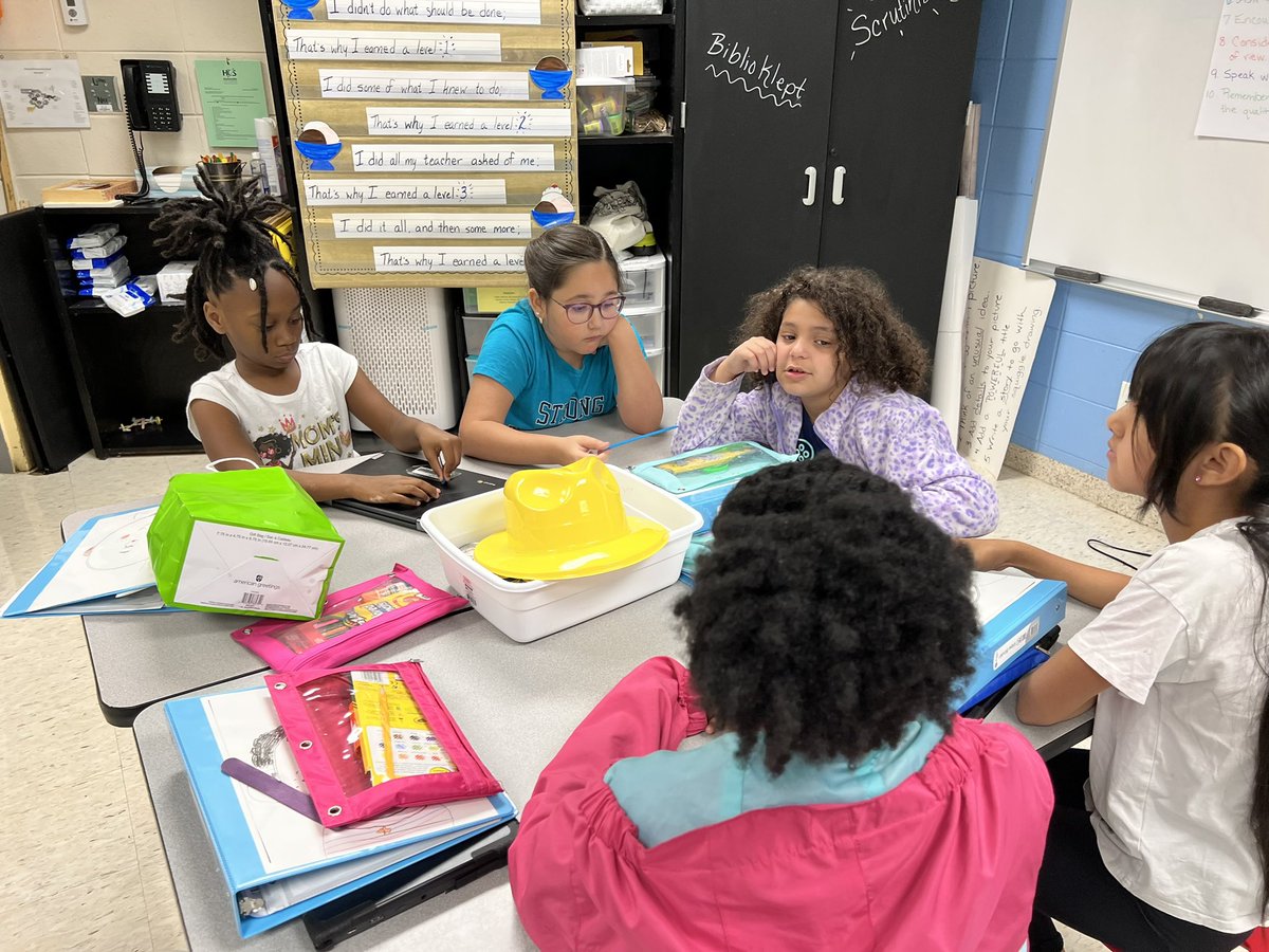 Laura Sicks tweet media