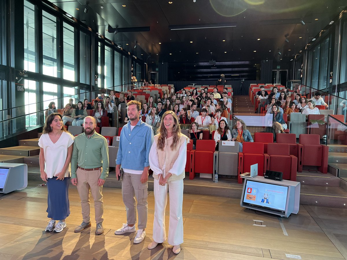 _davidalonso_'s tweet photo. Gracias a @Pabloglezrt @wearetrivu @MariaAbajo @irenenortes @JavierClementeF por inspirar a los jóvenes (y no tan jóvenes🙋🏻‍♂️🤫) de @Cepsa sobre cómo poder influir a través de la comunicación digital para impulsar un futuro más verde y sostenible 🌿

#YoungTalentWeek https://t.co/ni1af1YBF3