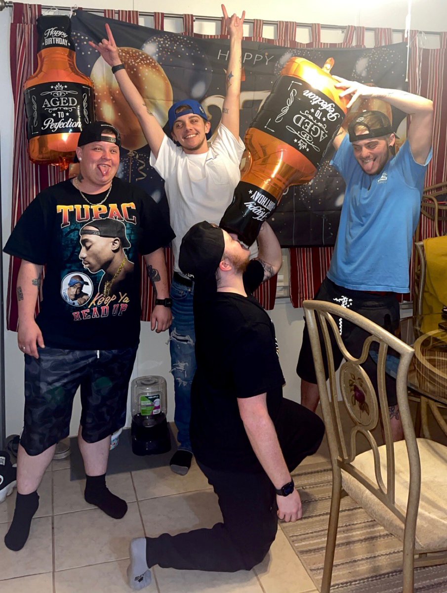 LostMarbles_97's tweet photo. missing this wild n wreckless bunch. i think this is what i need, a boys night. when y’all road trippin’ to TN? @KaidenNathaniel @dgkmostdope @twitterlessAJ https://t.co/5i8SpP6uPr