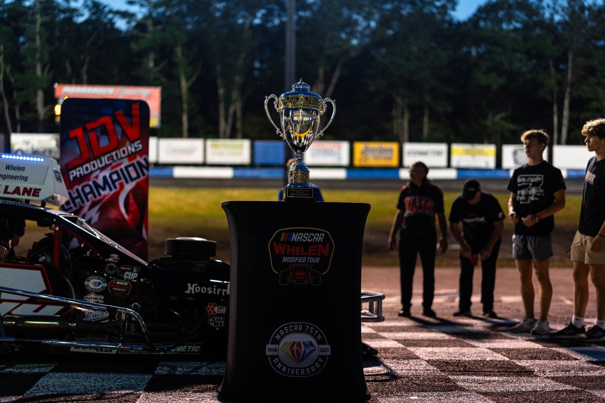 _JDVProductions's tweet image. The '23 @WhelenMTRS Granite State Short Track Cup welcomed many teams who wouldn't normally compete on the #NWMT. 

The Cup program made up 33% of the field at Monadnock - with names like Plummer, Wenzel, Robie, Perry, &amp;amp; Meservey - it also helped @stanmertzracing jump in. 🏆