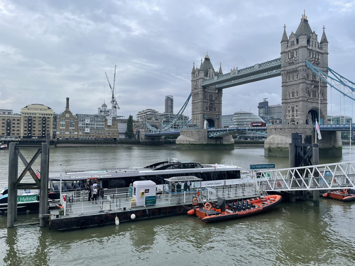 Earth Clipper on the #Thames. 
<a href="/thamesclippers/">Uber Boat by Thames Clippers</a> leading with example the net zero journey. Hybrid vessel running on 100% electricity in central London, and on #HVO beyond. 

This ship carries 9 tonnes of 🔋. 
Amazing engineering, built here in the 🇬🇧