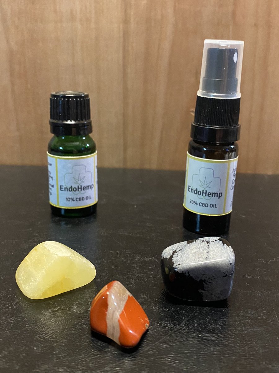 _Trees_n_Bees's tweet photo. Cbd oil for you and your doggies plus random stones from a friends collection…. More info on that at a later date …. 😎
Each set for sale give me a shout 🙌 if interested https://t.co/2Ln0BM7fYE
