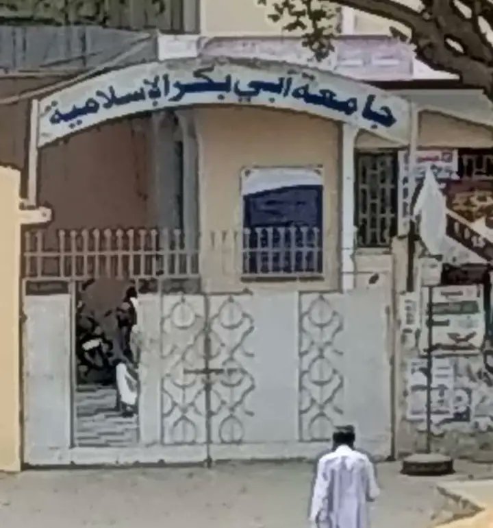 #لاوارث_کراچی کے علاقع گلستان جوہر بلاک16 میں جامعہ ابو بکر اسلامیہ کے مہتمم حضرت مولانا ضیاء الرحمن صاحب کو فائرنگ کرکے شہید کردیا گیا۔

#Karachi #GulistaneJohar #Firing #JamiaAbubakarIslamia