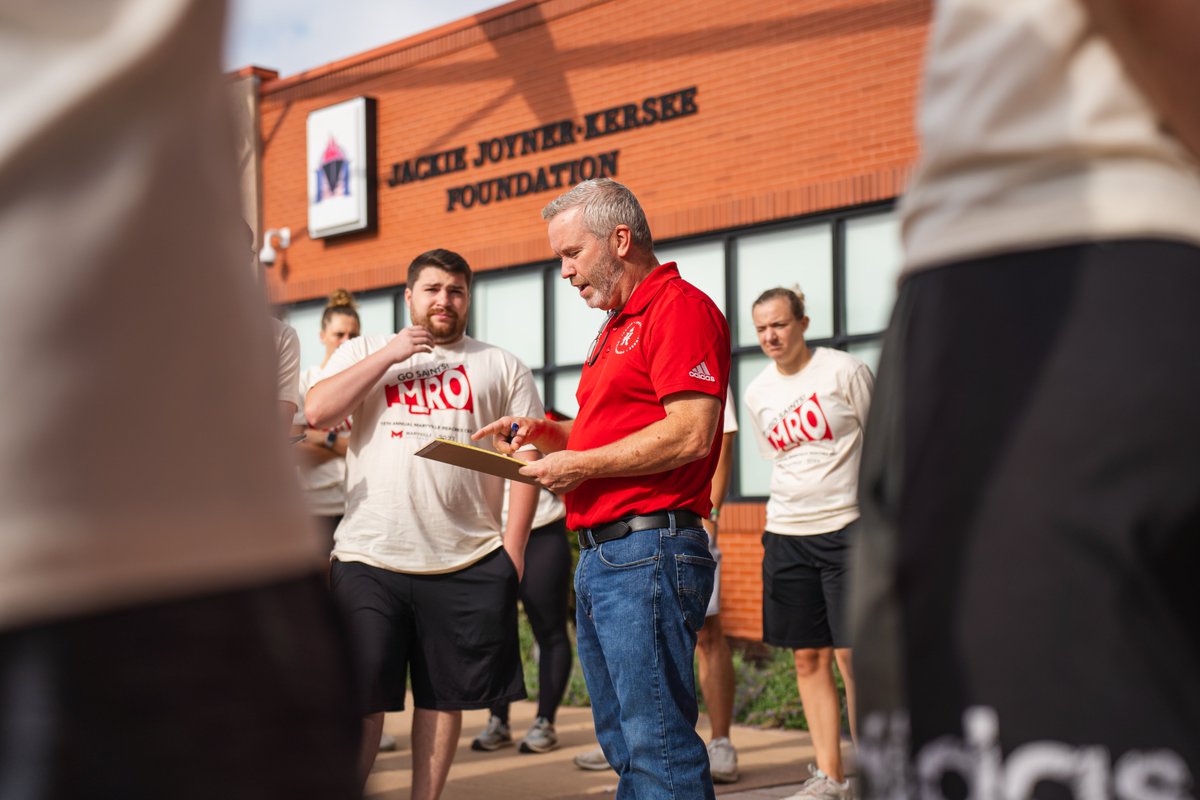 MaryvilleGG's tweet photo. Today the entire program volunteered at the Jackie Joyner Kersee Center for the annual Maryville Reaches Out! #MRO23 https://t.co/jNIgQ2hy2J