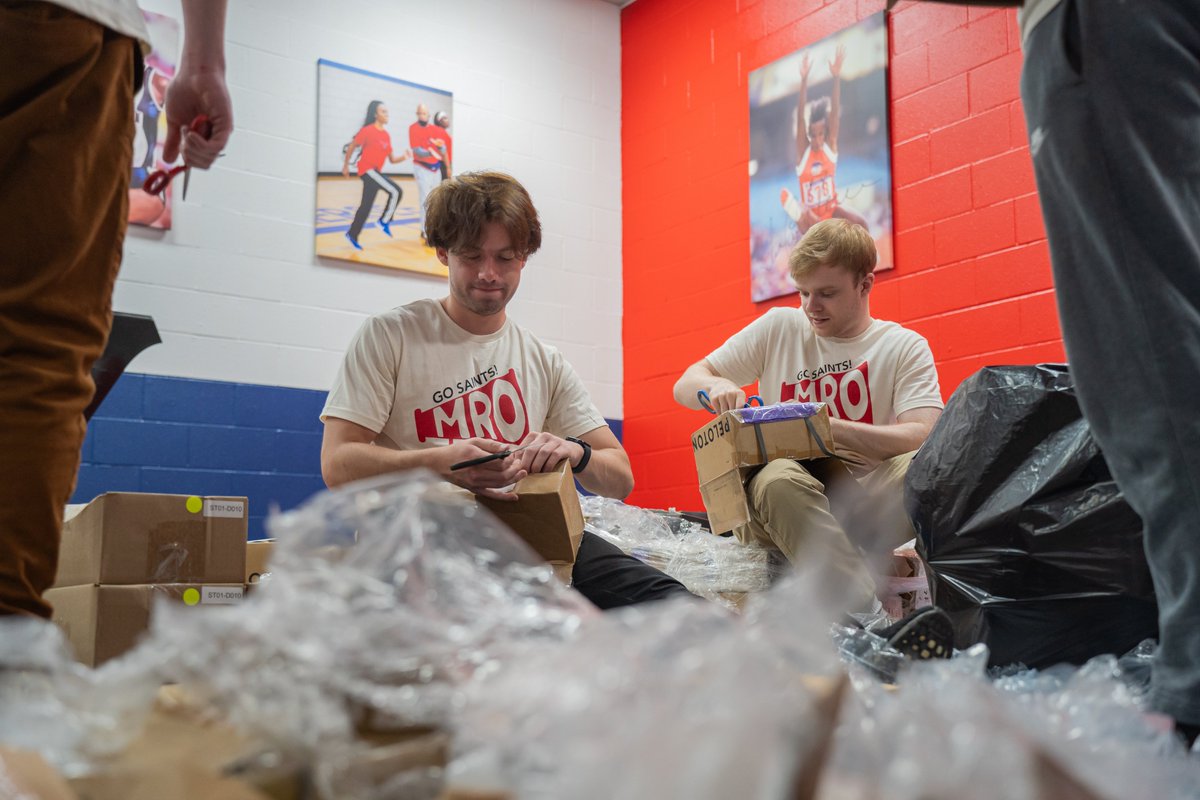 MaryvilleGG's tweet photo. Today the entire program volunteered at the Jackie Joyner Kersee Center for the annual Maryville Reaches Out! #MRO23 https://t.co/jNIgQ2hy2J