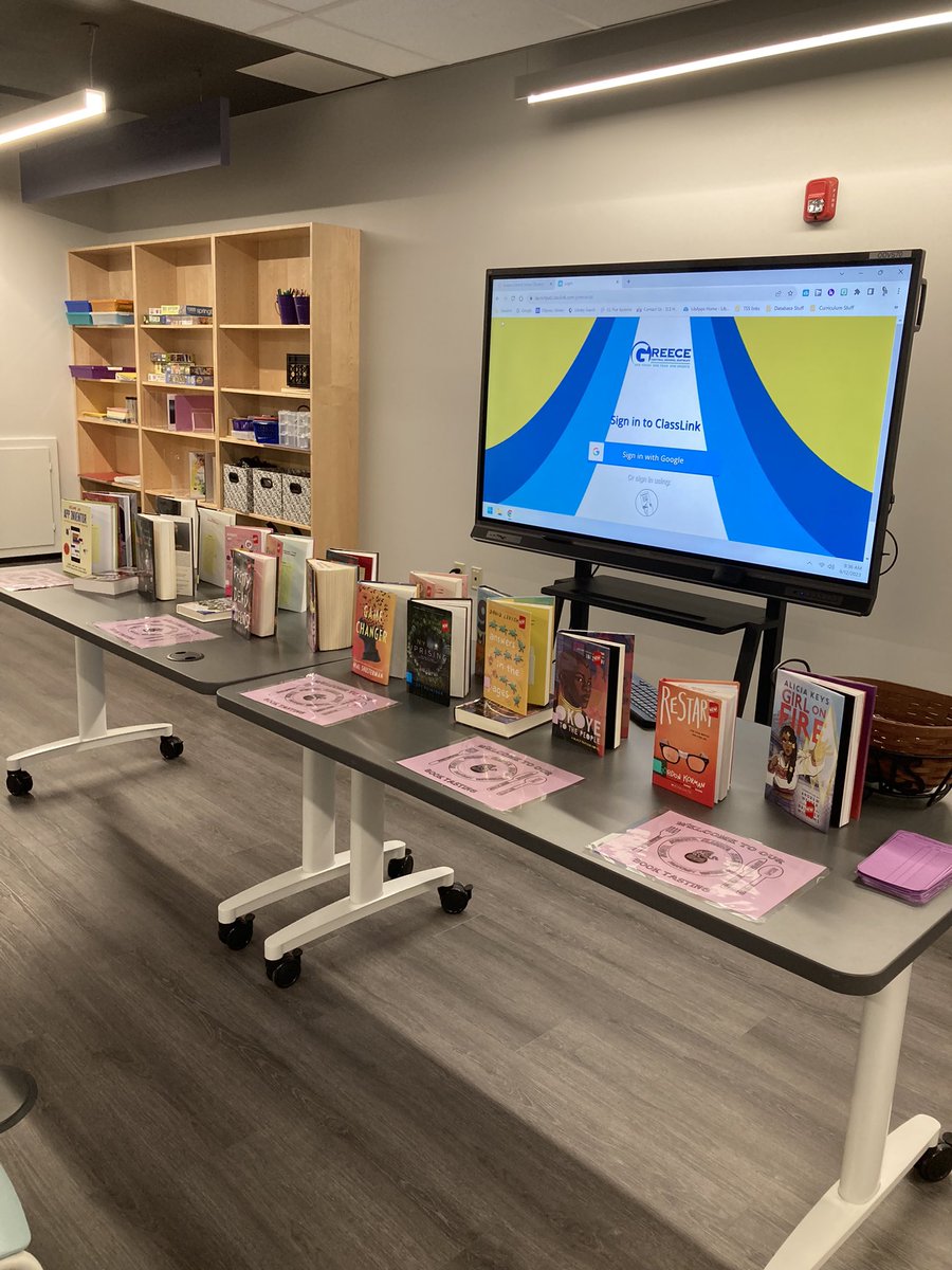 MrsRounding_Lib's tweet photo. A great start to the week with all of our seniors doing a “book tasting” to try new genres for their independent reading! Thanks to Mrs Romig and Mrs Letter @LetterKathie for joining me. #leopardsread #candyhelps https://t.co/O2jQ83yrJB