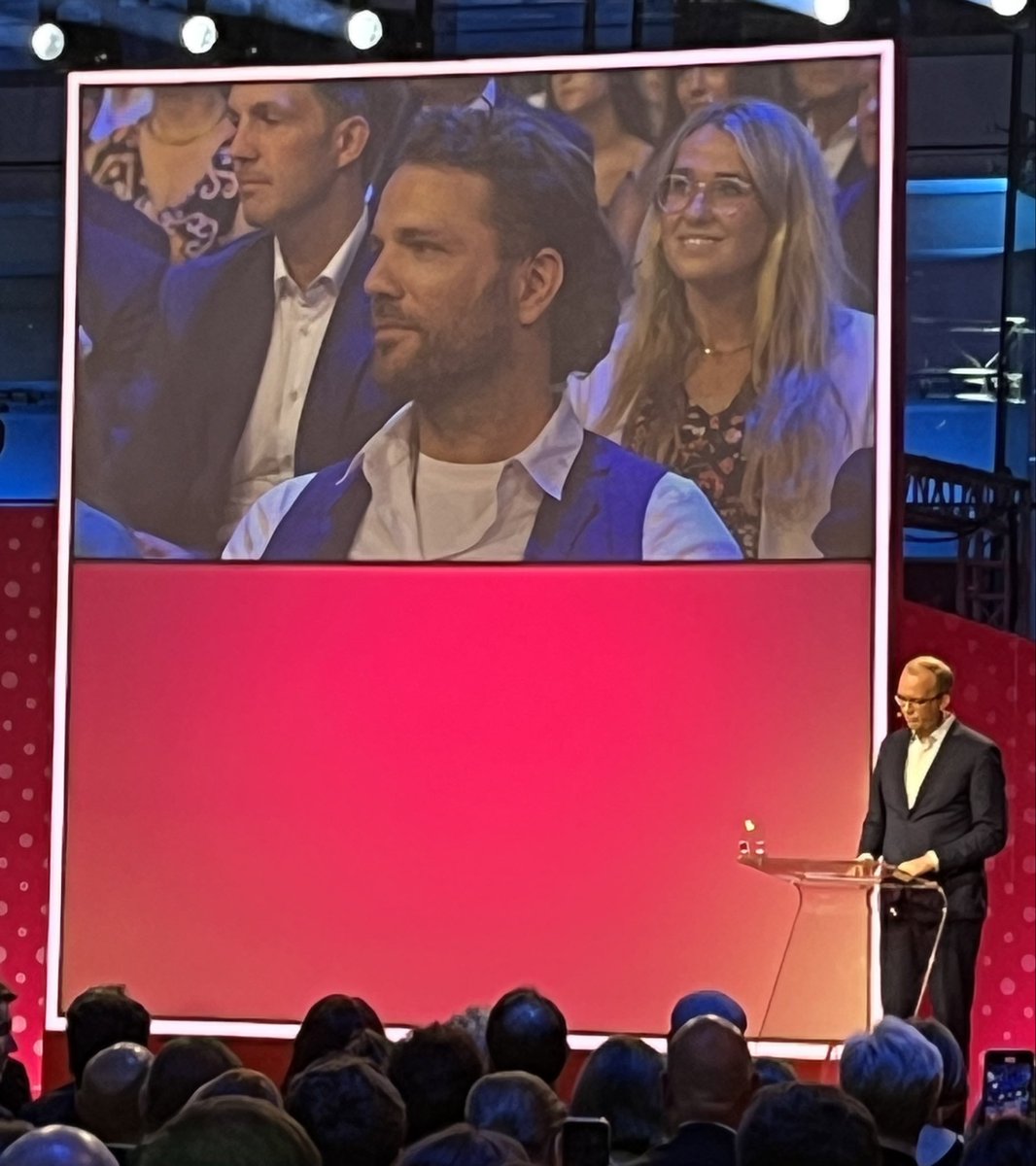 🏆Der Deutsche Gründerpreis 2023 in der Kategorie Sonderpreis geht an Benjamin Adrion, den sozial engagierten und vorbildhaften Gründer von Viva con Agua! Wir gratulierten! 🎉#deutschergruenderpreis