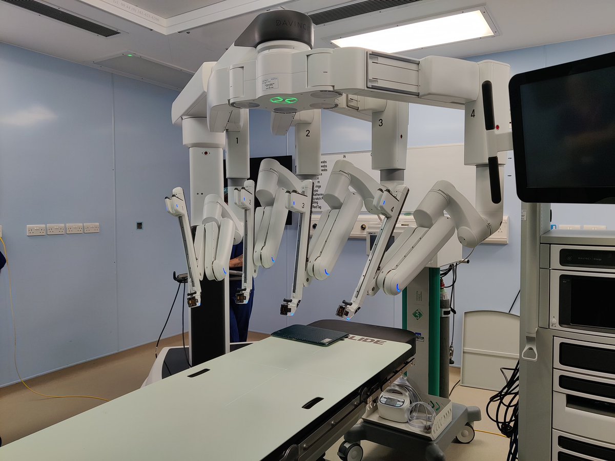 Welcome to Davinci Xi, Second Robot at Southend Theatres! Thank You to all who supported this process @MSETheatres @MSEHospitals @SuzanneHawkswo3 @KathleenH_NHS @DawnScrafield