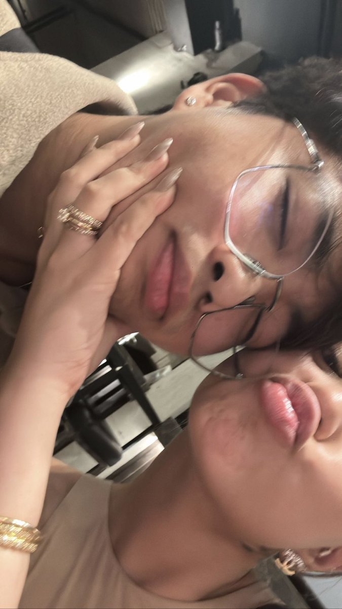 miwomeoww's tweet photo. Cuties ✨ Goodnight, lovebirds! 🤍 

@mikslmnc @h2wooff1cial https://t.co/zkb3ZMfXS1