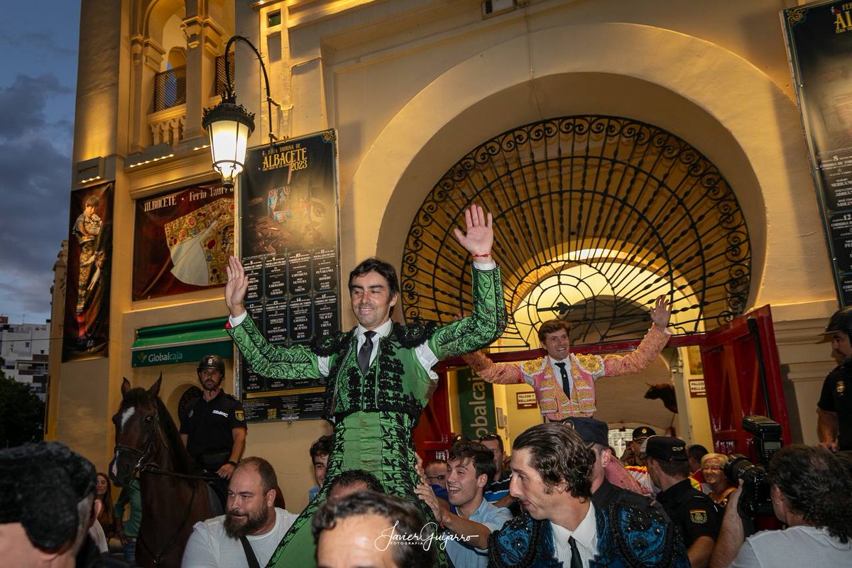 FESTEJOS.- Perera y Leal, dos figuras a hombros en Albacete <a href="/Albacetetoros/">Plaza de toros de Albacete oficial</a> <a href="/LaPalmosilla/">Lucia Nuñez</a> <a href="/JuanlealJuan/">Juan Leal</a> <a href="/JuanLealweb/">Info Juan Leal</a> <a href="/InfoMAPerera/">Miguel Ángel Perera</a> <a href="/ginesmarinm/">Ginés Marín</a> <a href="/ginesmarininfo/">Ginés Marín | INFO</a> @ALBERTOCURRO @JAVIERGUIJARRO burladero.tv/festejos/2023/…