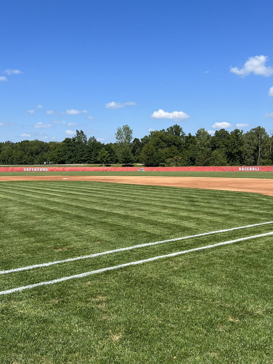 Fresh Lines, Low Cut…..beautiful day at Howard Hils Athletic Complex. Diamond is ready for the first fall games of the year. Good time to be a Hound!
