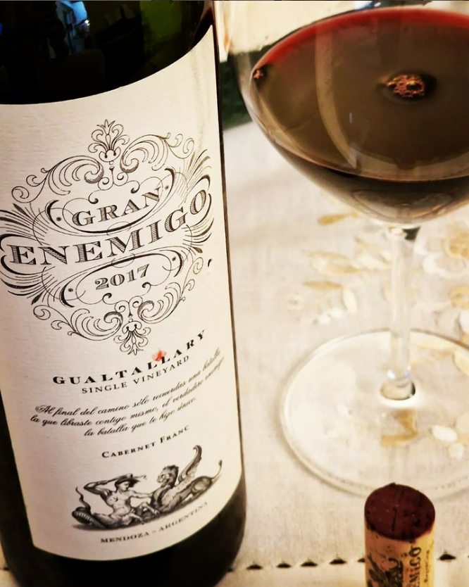 VivaoVinho's tweet photo. Gran Enemigo 2017
Ótimo equilíbrio entre frutas vermelhas e um toque fumado. Evoluiu muito bem durante a refeição, trazendo um toque fresco.
Follow @vivaovinho
#vinho #wine #vivaovinho #winetop #topwine #winetip #argentina #vinhoargentino #elenemigo #cabernetfranc https://t.co/DyMqAjPhyJ