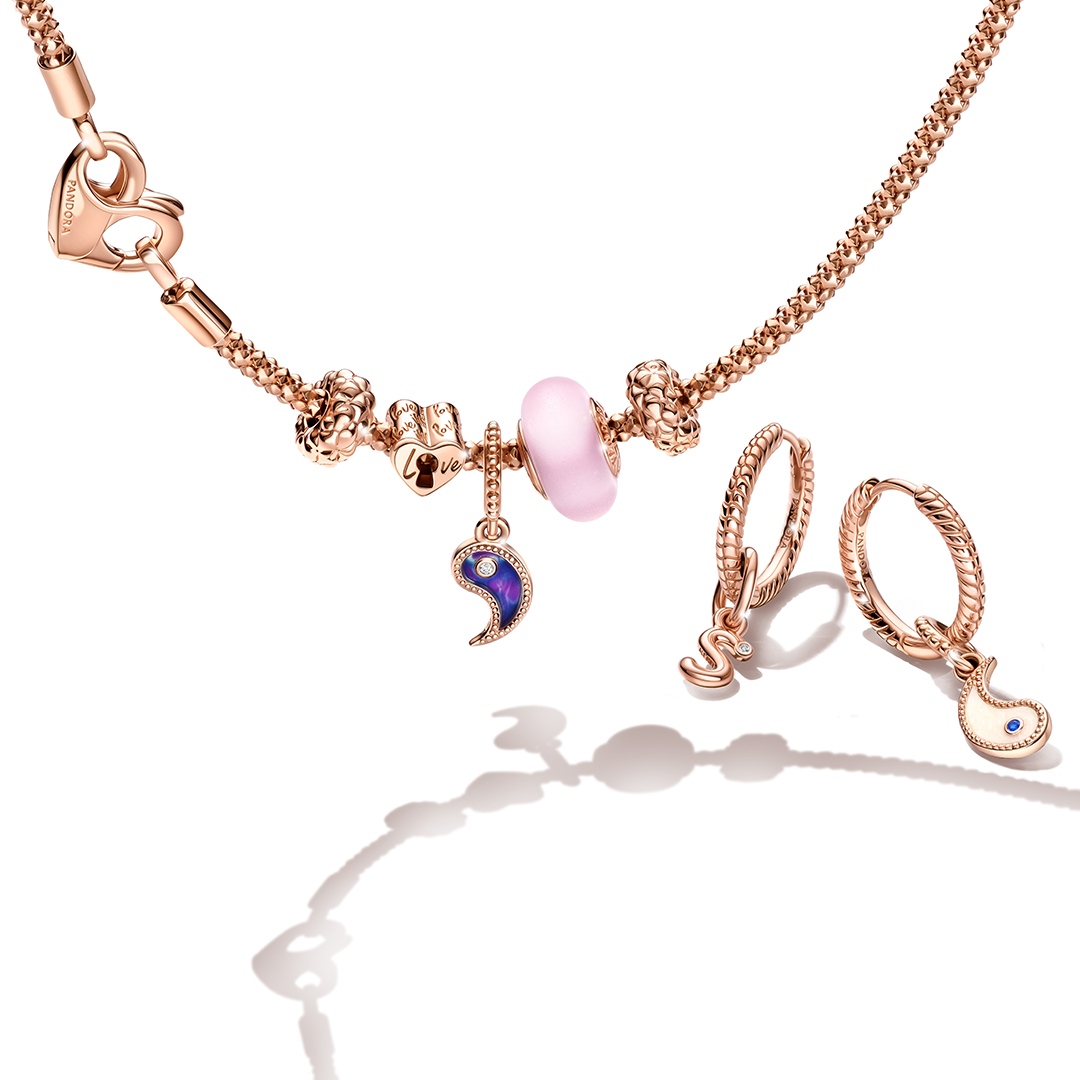 JFosterJewelers's tweet image. ALL ROSE EVERYTHING! Elevate your style -- deck out our textured Studded Chain Bracelet in 14k rose gold plated with beautiful rose gold charms to match. #Pandora #PandoraStyle #PandoraNecklace #PandoraCharms #PandoraEarrings