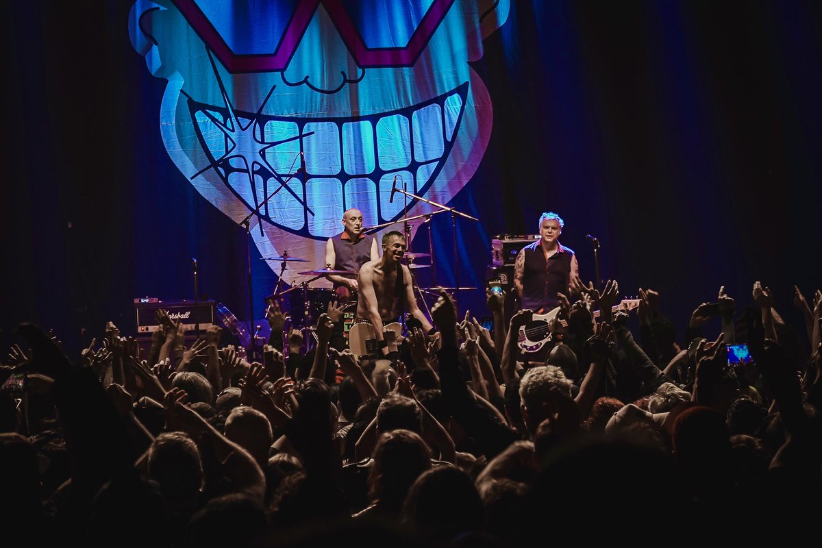 javisantillanph's tweet photo. One More Megabyte.
Increíble show de The Toy Dolls en el Teatro Flores.

#show #punkmusic #thetoydolls #teatroflores #pictures #shooting #shoot #sonyalpha7ii https://t.co/wOBHblBaR6