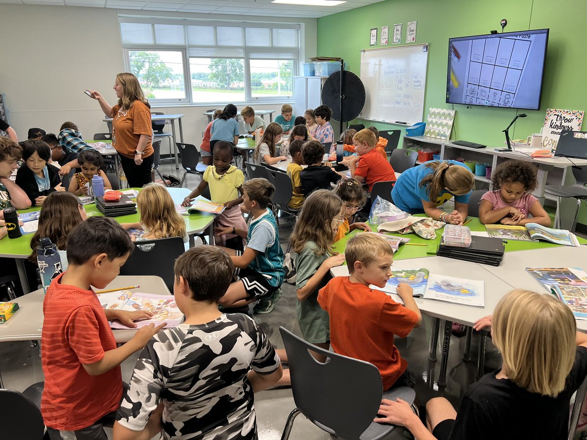 lauraorr73's tweet photo. Buddy reading with our 1st grade friends in Mrs. Levis’s class! #ctetigers https://t.co/HE1qaKdPY1
