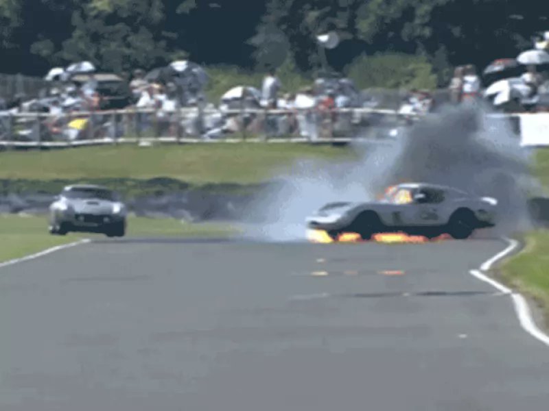 Una Ferrari 250 GTO da 65 milioni di euro in fiamme al Goodwood auto.everyeye.it/notizie/ferrar…