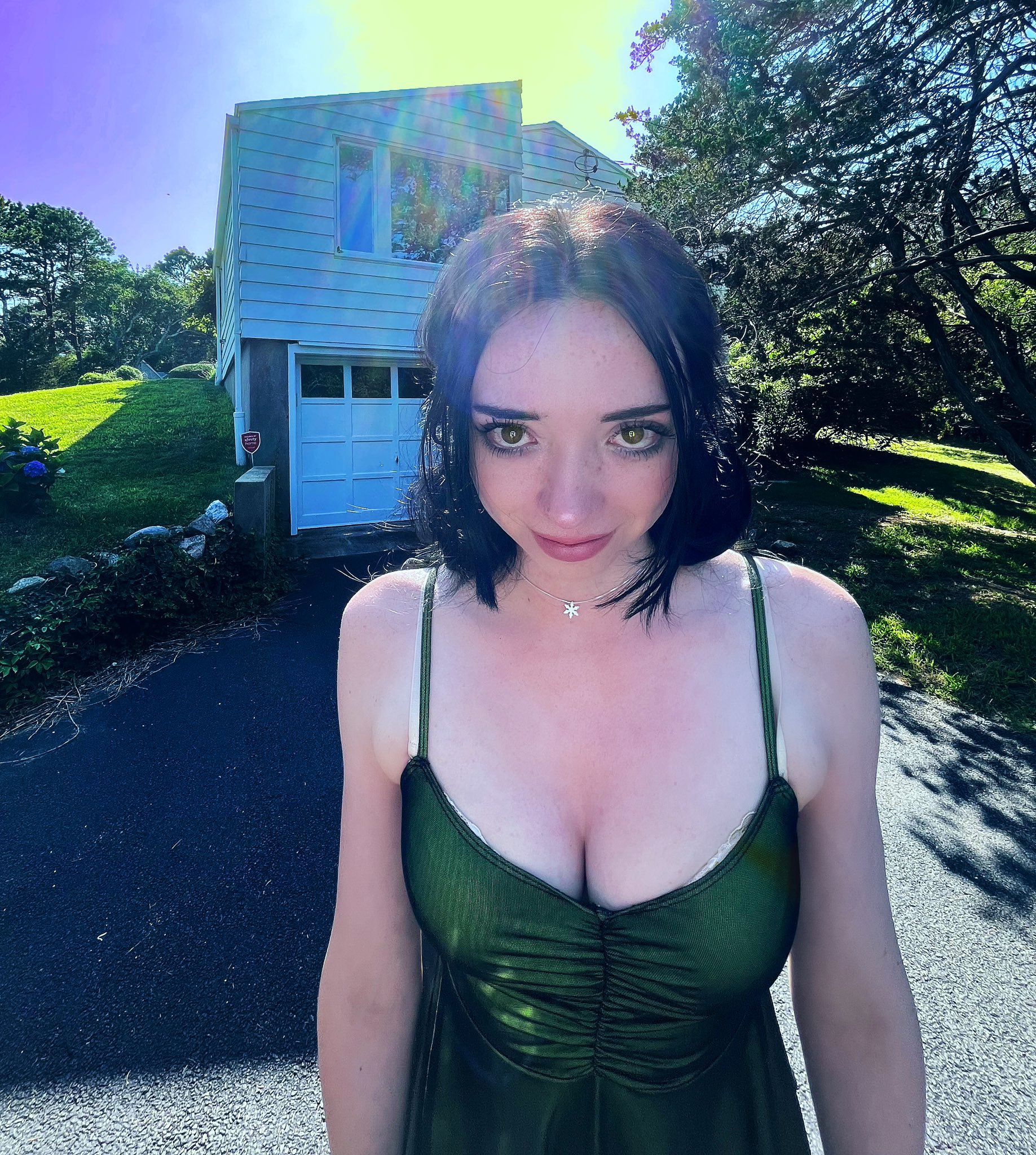Molly Moon 🌙 on X: Want to come inside, I have an extra vr headset..  t.cofwoyuyQirM  X