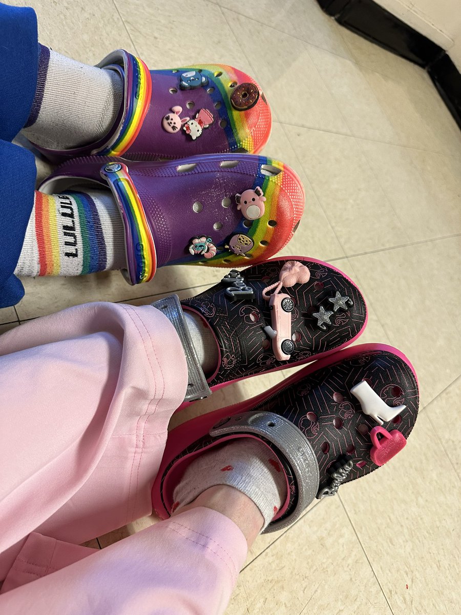 A ☔️ day is better with bright crocs 🙌🏻🌈 <a href="/cowanelementary/">Cowan Heights School</a>
