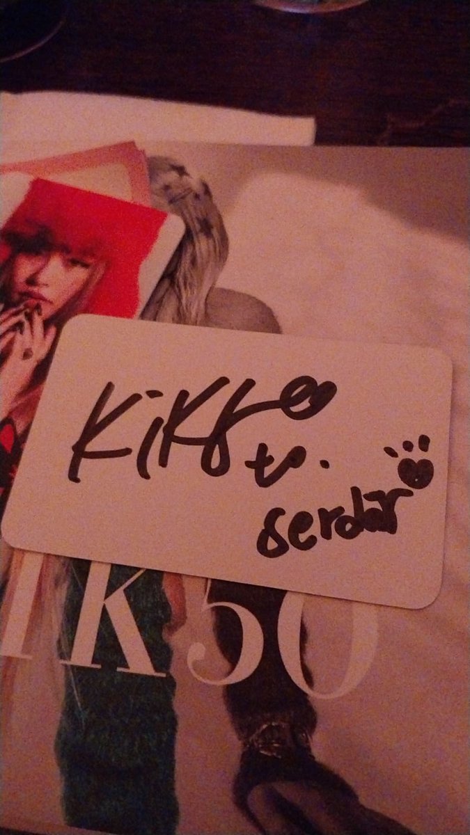 Bugün İstanbul'da gerçekleşen fanmeetinge gidemedim diye arkadaşlarım adıma imza almış. 

Çok tatlı ve naif bir düşünce yerim sizi.🩵🩵 <a href="/the_kubra_/">Kübra</a> @sominimumm <a href="/purpleboice/">Purpleboice💜</a>