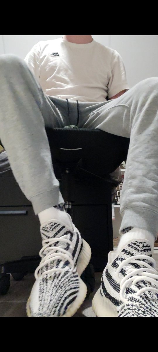 Master__Niels's tweet photo. Dm to get urself some good content or some godly stinky socks😈💸 https://t.co/Wxhgu2Tplv